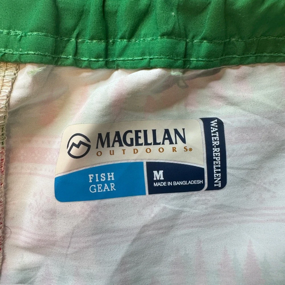 Magellan Shorts Mens‎ M Red Fish Gear Holiday Cabin Pine Tree Water Repellent